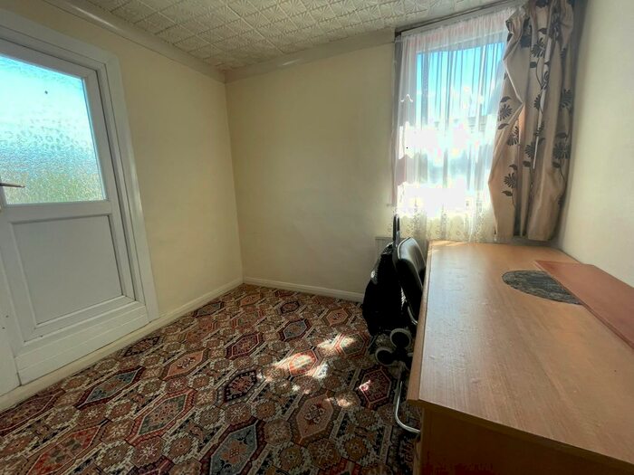 3 Bedroom Flat To Rent In Tillotson Road, London, N9