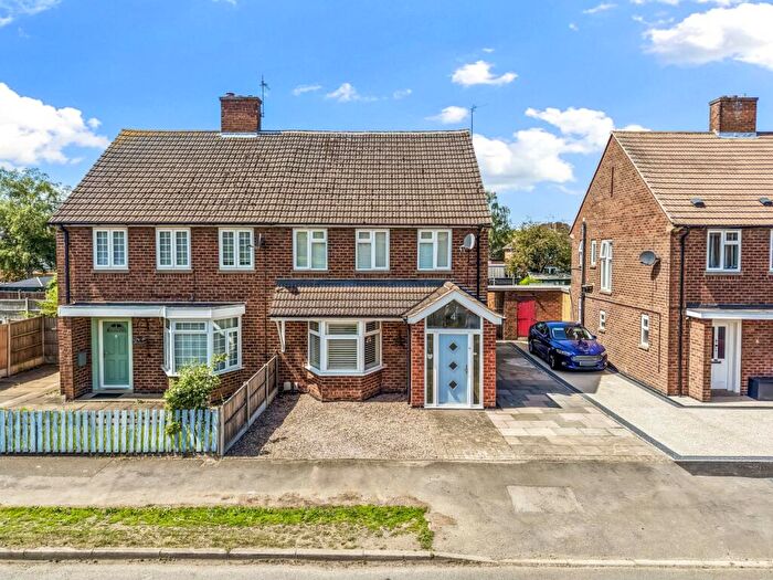 3 Bedroom Semi Detached House For Sale In Dovedale Avenue, Blaby, Leicester, Leicestershire, LE8