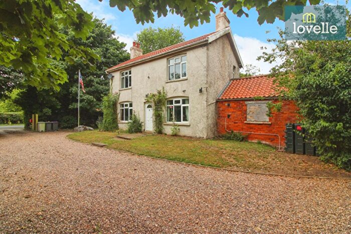 4 Bedroom Detached House For Sale In Warren Road, Saltfleet, LN11