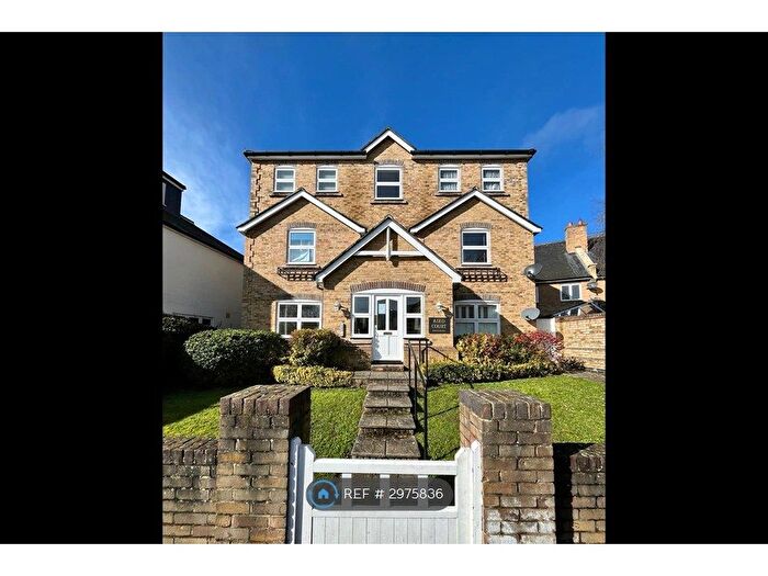 1 Bedroom Flat To Rent In Aird Court, Hampton, TW12