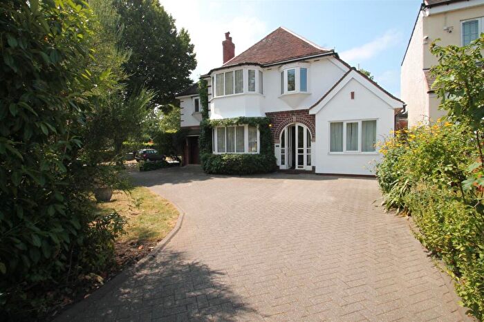 4 Bedroom Detached House For Sale In Fitz Roy Avenue, Birmingham, B17