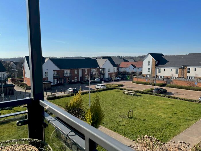 2 Bedroom Apartment To Rent In Holmbush Mews, Faygate, RH12