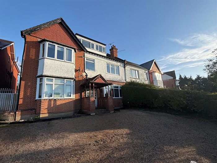 1 Bedroom Apartment To Rent In Hale Lane, Mill Hill, NW7