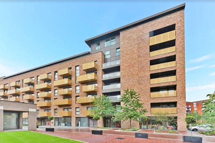 2 Bedroom Flat To Rent In Copenhagen Court, Pell Street, Surrey Quays, London, SE8