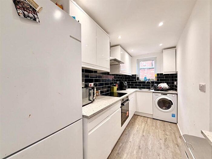 4 Bedroom House To Rent In Forest Grove, Nottingham, NG1