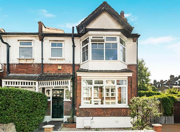 3 Bedroom End Of Terrace House To Rent In Castleton Road, Walthamstow, London, E17