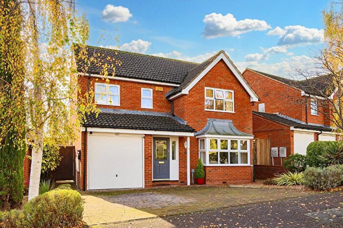 4 Bedroom Detached House For Sale In Francis Groves Close, Bedford, MK41