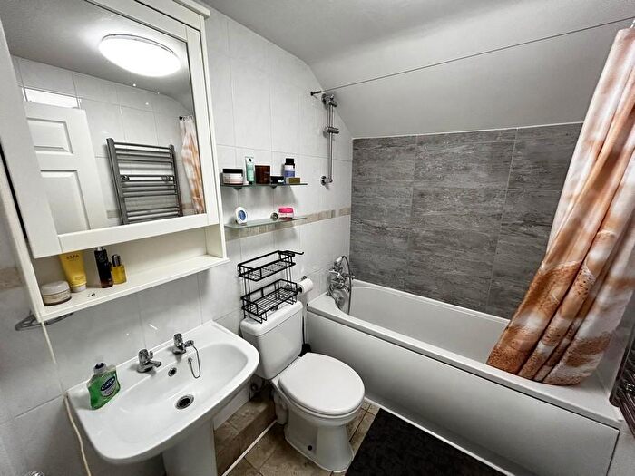 2 Bedroom Cottage To Rent In High Street, Stoke Goldington, MK16