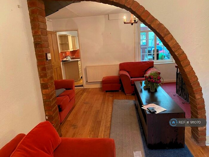 2 Bedroom End Of Terrace House To Rent In Vicarage Road, Blackwater, Camberley, GU17