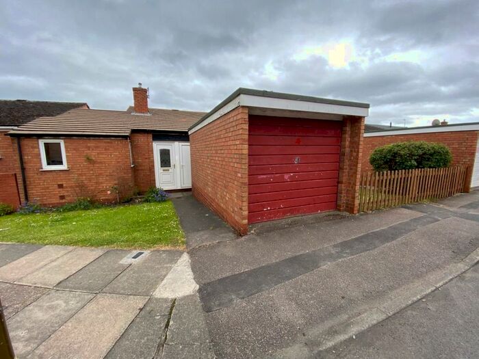 3 Bedroom Town House To Rent In Ruddington Walk, Leicester, LE4