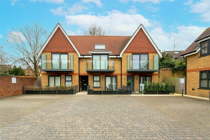 1 Bedroom Flat To Rent In Park Mews, Park Road, Bushey, Hertfordshire, WD23