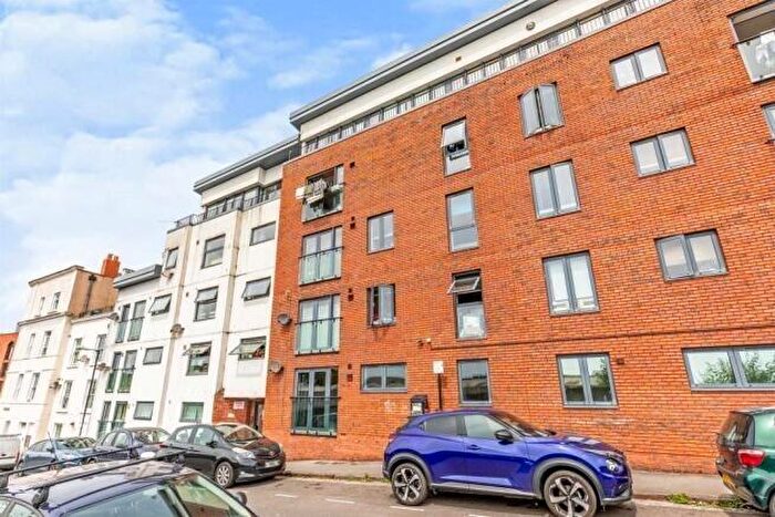 1 Bedroom Flat To Rent In Lawford Mews, Waterloo Road, BS2