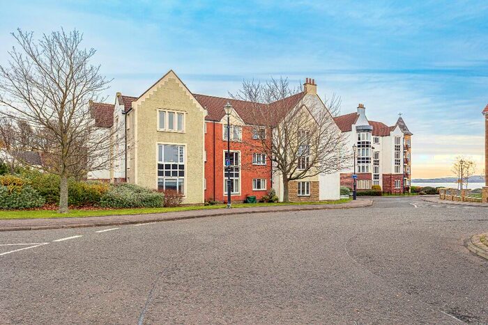 2 Bedroom Flat To Rent In Harbour Place, Dalgety Bay, Fife, KY11
