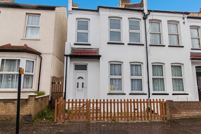 3 Bedroom Semi-Detached House To Rent In Fairfax Drive, Westcliff-on-Sea, Essex, SS0