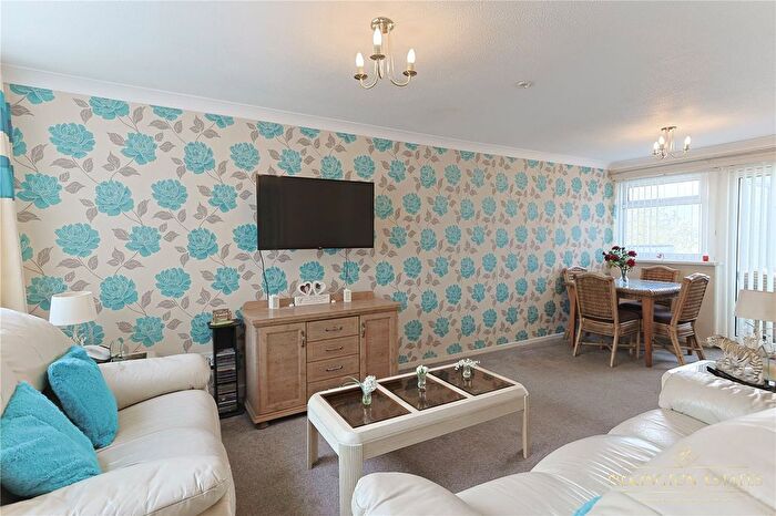 3 Bedroom End Of Terrace House For Sale In Hurrell Close, Plymouth, Devon, PL6