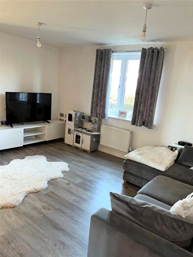 2 Bedroom Apartment For Sale In Flat, Heathfield House, Carpenters Close, Newbury, RG14