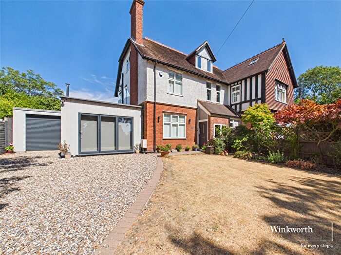 4 Bedroom Semi-Detached House For Sale In The Avenue, Mortimer Common, Reading, Berkshire, RG7