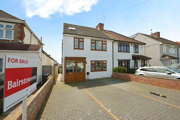 4 Bedroom Semi-Detached House For Sale In Redriff Road, Romford, RM7