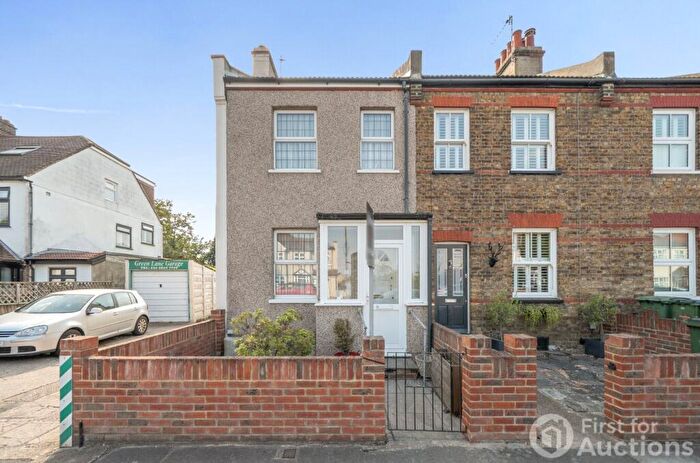 2 Bedroom End Of Terrace House For Sale In Green Lane, London, SE9