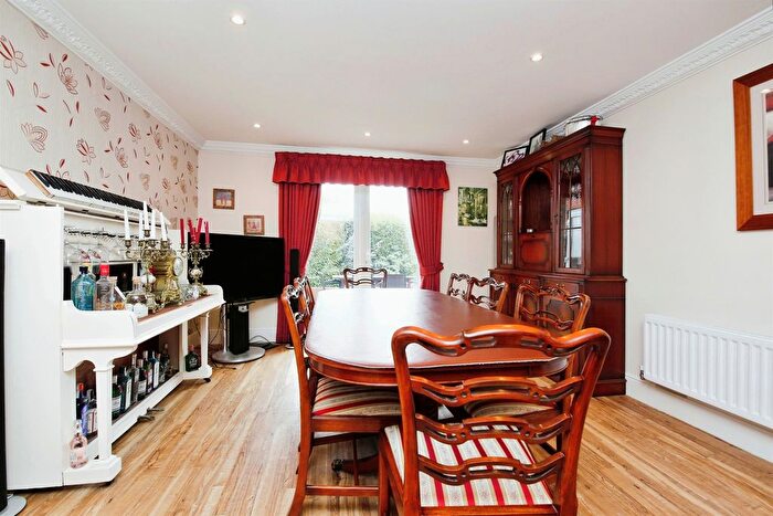 5 Bedroom Detached House For Sale In Kingfisher Close, Hartlepool, TS26