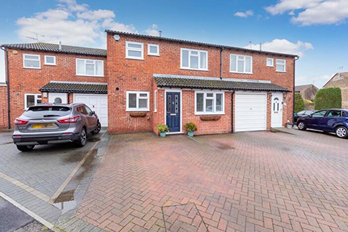 3 Bedroom Terraced House For Sale In Aysgarth Park, Maidenhead, SL6