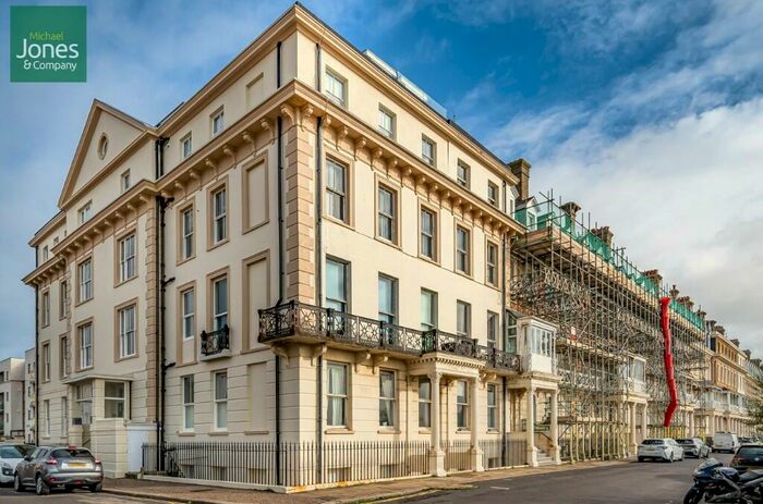 2 Bedroom Flat To Rent In Heene Terrace, Worthing, West Sussex, BN11