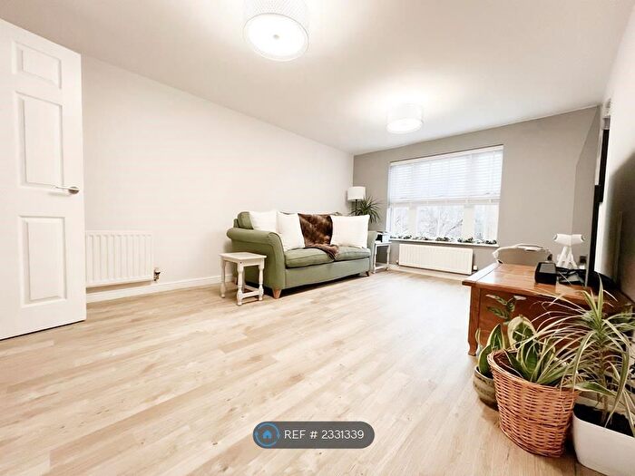 2 Bedroom Flat To Rent In Sycamore Rise, Bracknell, RG12