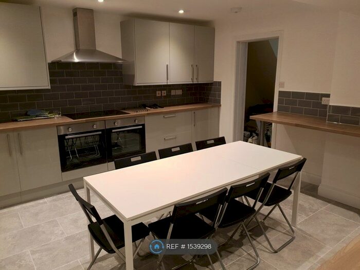 8 Bedroom Semi-Detached House To Rent In Third Avenue, Bath, BA2