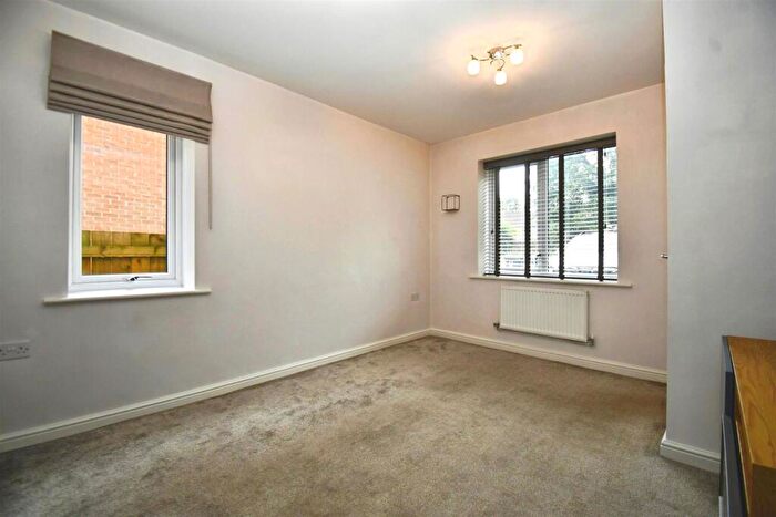 2 Bedroom Semi-Detached House For Sale In Middlesex Road, Hull, HU8