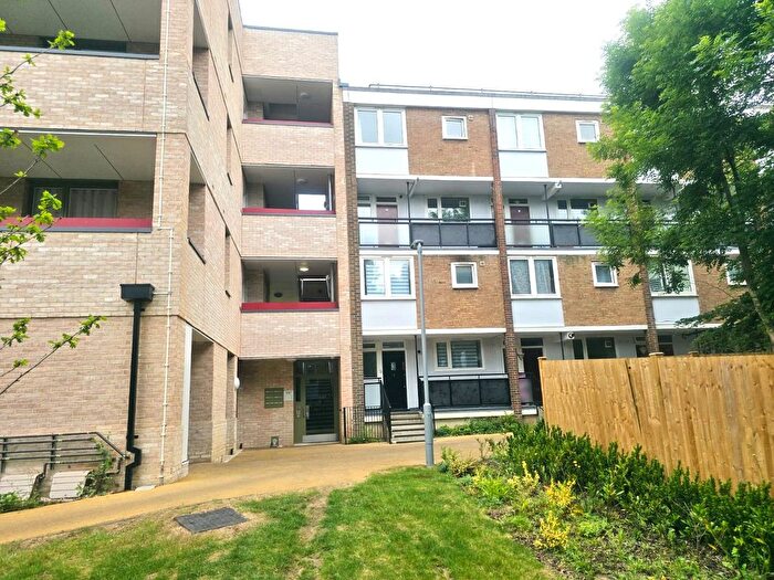 4 Bedroom Flat To Rent In Sprewell House, SW15