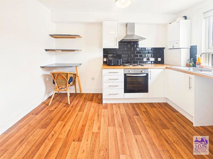 2 Bedroom Flat For Sale In High Street Rochester, ME1