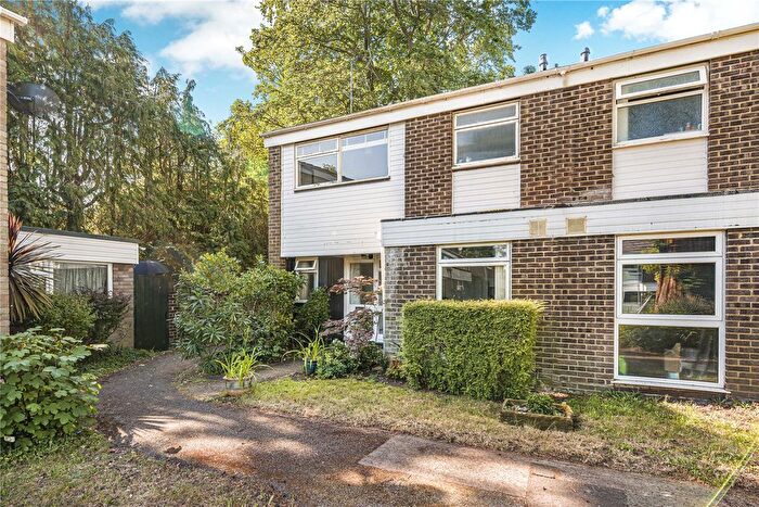 3 Bedroom End Of Terrace House For Sale In Weybridge, Surrey, KT13