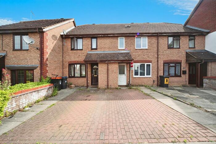 4 Bedroom Terraced House For Sale In Milton Way, Houghton Regis, Dunstable, LU5