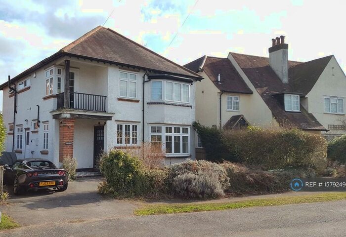 4 Bedroom Detached House To Rent In Milton Avenue, Gerrards Cross, SL9
