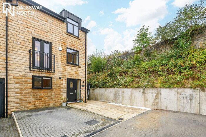 4 Bedroom Semi-Detached House For Sale In Cinder Close, Todmorden, OL14