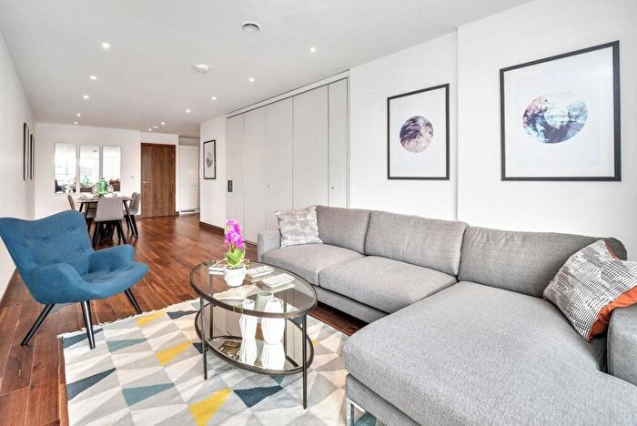 3 Bedroom Apartment To Rent In Beaufort Court, Maygrove Road, West Hampstead, London, NW6