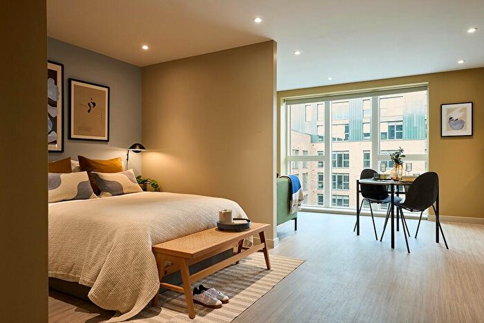 Apartment To Rent In Candleriggs, Trongate, Glasgow, G1