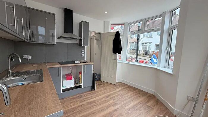 2 Bedroom Terraced House To Rent In The Avenue, London, N17