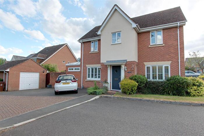 4 Bedroom Detached House For Sale In Berkeley Close, Castlemead Village, LU7