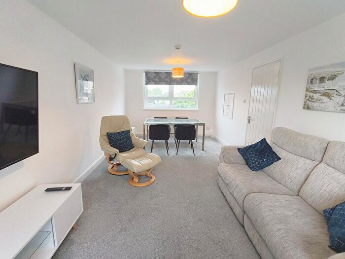 2 Bedroom Apartment To Rent In Roslyn House, Elm Grove, PO5