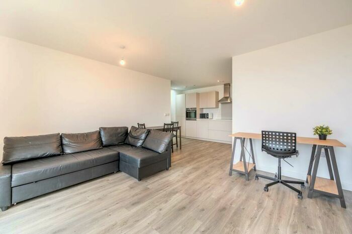 3 Bedroom Flat To Rent In Barking, Barking, IG11