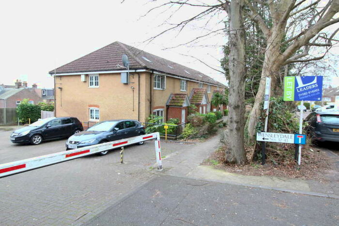 1 Bedroom Studio Flat To Rent In Wensleydale - Studio - Furnished - Parking, LU2