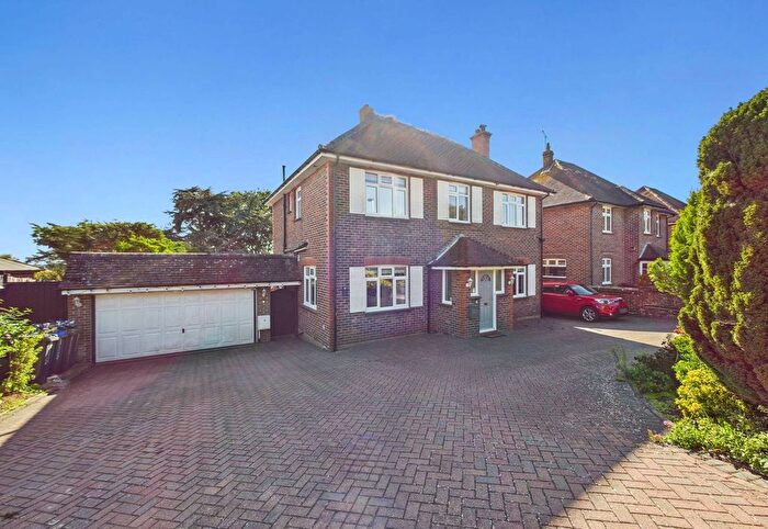 4 Bedroom Detached House For Sale In Broadview Gardens, High Salvington, BN13