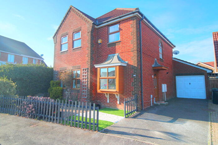 4 Bedroom Detached House For Sale In Rotherfield Avenue, Eastbourne, BN23