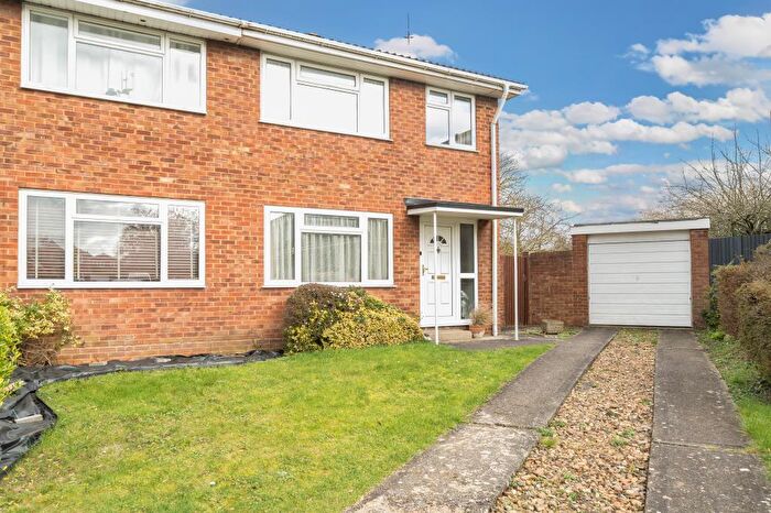3 Bedroom Semi Detached House For Sale In Braden Close, Bedgrove, HP21