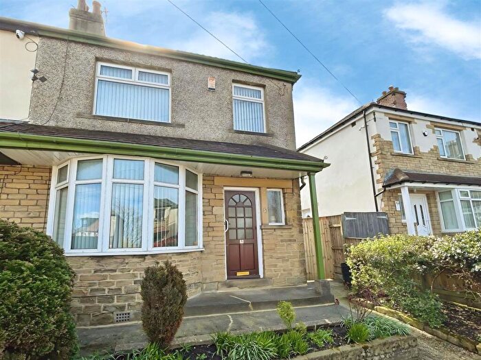 3 Bedroom Semi Detached House For Sale In Lesmere Grove, Bradford, BD7