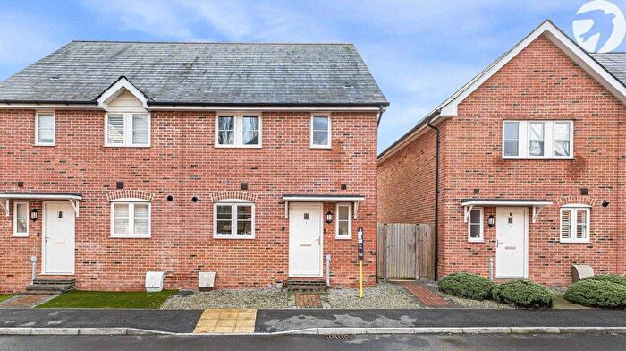 3 Bedroom Semi-Detached House For Sale In Carmelite Road, Aylesford, Kent, ME20