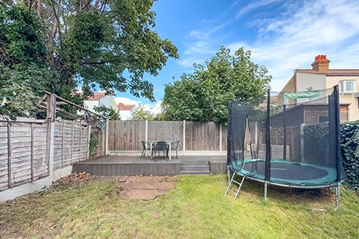 3 Bedroom Flat For Sale In Britannia Road, Westcliff-on-Sea, SS0