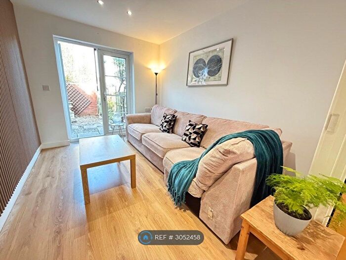 5 Bedroom End Terrace House To Rent In Bartholomews Square, Bristol, BS7