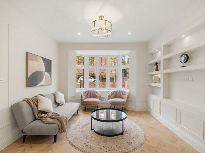 4 Bedroom Town House For Sale In Dalgarno Gardens, London, W10